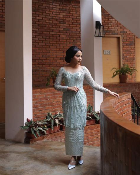 Model Kebaya Tunangan Ala Desainer Ternama Anggun Nian