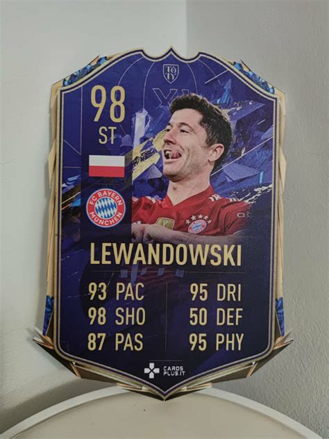 Fifa Ultimate Team Robert Lewandowski Toty Card Gigante Cardsplus It