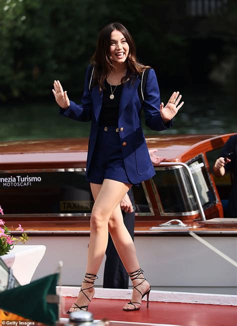 Ana de Armas se produit au Festival du film de Venise avant la première de Blonde