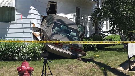 Car Crashes Into St Cloud Home 2 Injured Cbs Minnesota