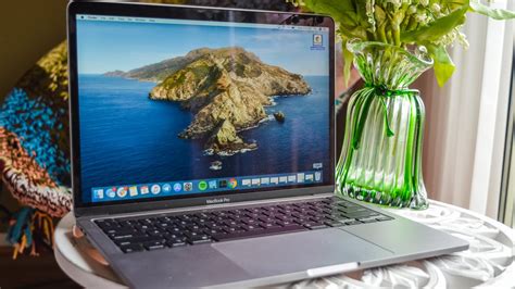 Apple Macbook Pro 13 Inch 2020 Review If It Aint Broke Give It A New Keyboard Mashable