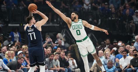 Jaylen Brown Et Jayson Tatum Le Duel Pour Le Titre De Mvp Dans La