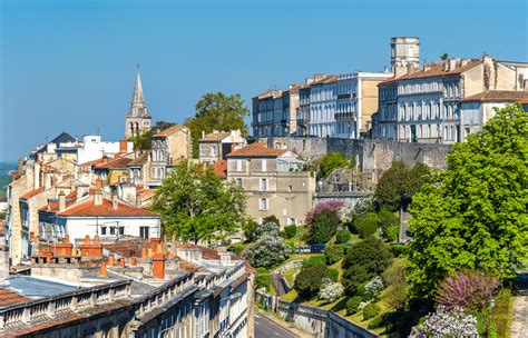 Valérie Damidot se confie sur sa maison de rêve à Angoulême