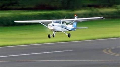 Cessna 152 Touch And Go Landing Tgl Ej Escola De Aeronáutica Civil