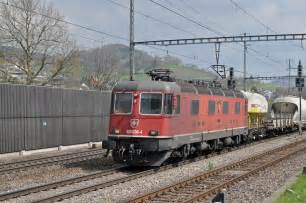 Re 620 036 4 durchfährt den Bahnhof Gelterkinden Bahnbilder de