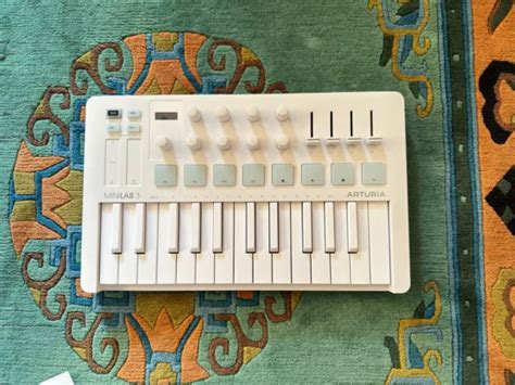 ARTURIA MINILAB 3 Midi Controller Keyboard Alpine White 25 46