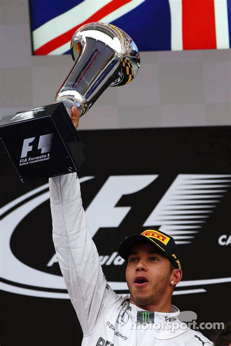 Podium Racewinnaar Lewis Hamilton Op Spaanse GP Formule 1 Foto S