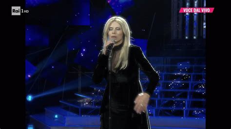 Valeria Marini Patty Pravo Canta E Dimmi Che Non Vuoi Morire