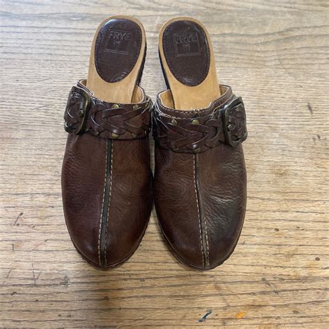 Like New Frye Womans Clogs Gem
