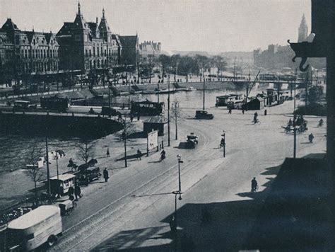 30 Amazing Photos Capture Street Scenes Of Amsterdam During Wwii