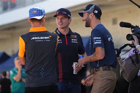 Max Verstappen F1 Ricciardo Neemt Max In Bescherming Gebeurde Niks