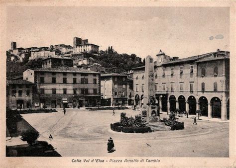 Colle Val D Elsa Piazza Arnolfo Di Cambio En Daniel Buren