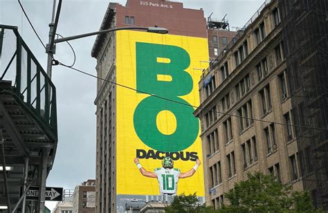 Social media reacts to Bo Nix ‘BODACIOUS’ billboard going up in New ...