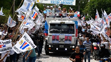 La Multitudinaria Caravana Del Frente C Vico Recorri Las Calles De