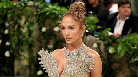 Jennifer Lopez Deslumbra En La MET Gala 2024 Glamour