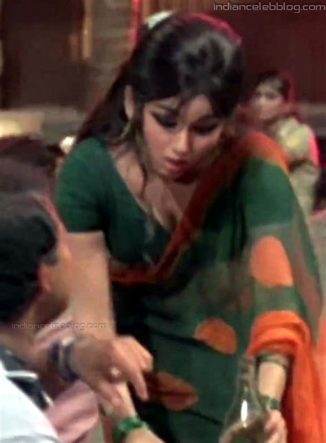 Leena Chandavarkar Bollywood Actress Cgr Hot Sari Cleavage Pics