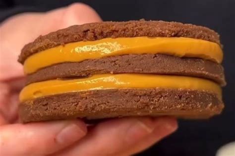 C Mo Hacer Unos Deliciosos Y Sencillos Alfajores De Chocotorta En Pocos