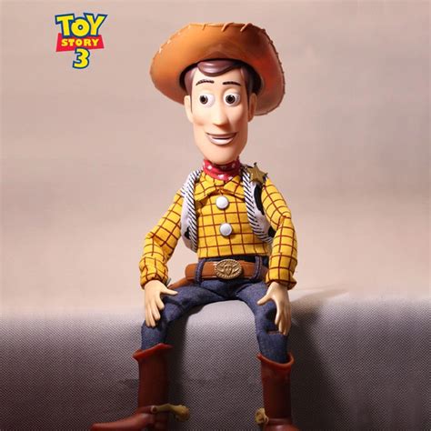 Boneco Falante Woody Toy Story Geek de Milhões