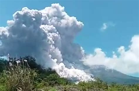 Hari Ini Gunung Merapi Meletus Wedhus Gembel Ke Arah Kali Bebeng