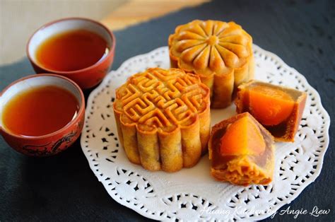 Mini Lotus Paste Mooncakes Recipe Huang Kitchen Recipe