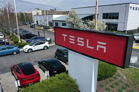 Tesla Shares Plunge On Lower Prices Tighter Profit Margins Ktvz