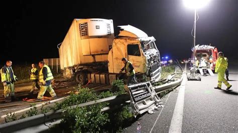 Sieben Tote Bei Schwerem Unfall In Frankreich