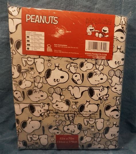 Peanuts Gang Snoopy Charlie Brown Peva Flannel Back Tablecloth X