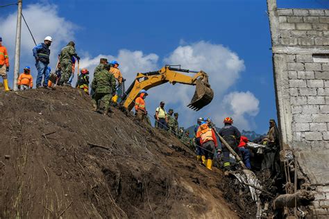 Se inicia la remoción de escombros con maquinaria pesada tras el