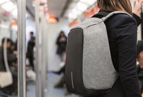 Cara Menggunakan Tas yang Ada Charger - Gemskul.com