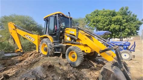 Jcb Dx Eco Backhoe Loader Machine Loading Red Mud In Farmtrace