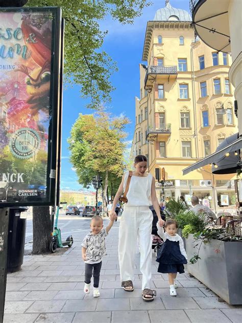 Các hot mom Việt cho con đi du lịch từ bé