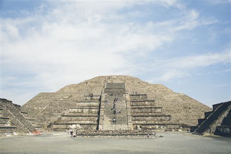 Exploring the Teotihuacan Pyramids - Desk To Glory