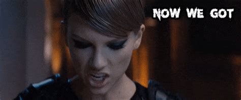 Taylor Swift GIFs - Find & Share on GIPHY