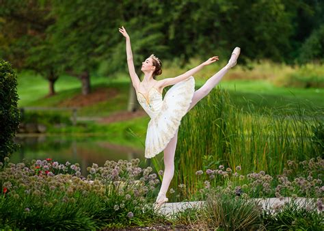 Creative Outdoor Dance — Ron McKinney Photography