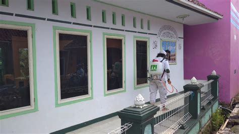 FPI Cihaurbeuti Semprotkan Disinfektan Di 1 Masjid Jami 3 Mushola 1