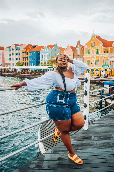 Posing Tips and Tricks from Top Travel Bloggers - CHUBBY DIARIES