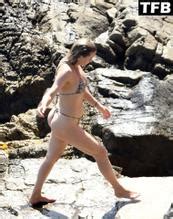 Kate Hudson Sexy Seen Showing Off Her Hot Ass Wearing A Bikini At The