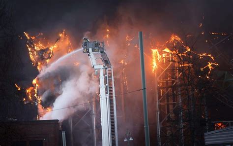 Suedia Un Incendiu Puternic A Izbucnit La Cel Mai Mare Parc De