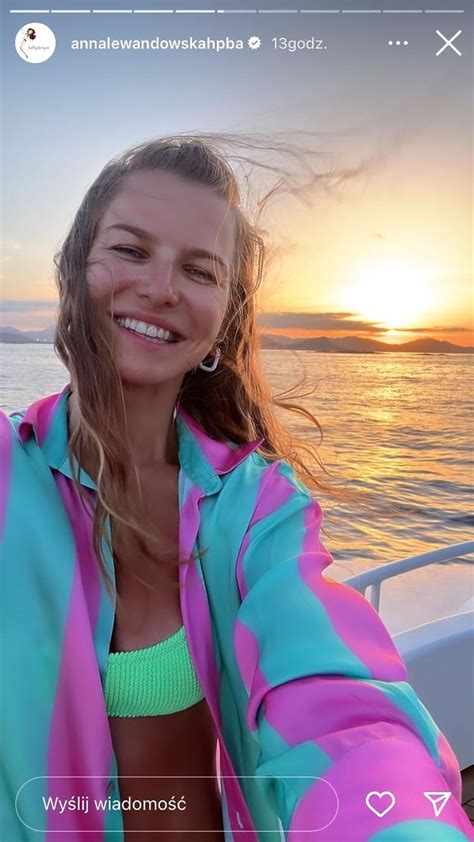 Anna Lewandowska w zielonym bikini tuli się z Robertem Lewandowskim na jachcie ZDJĘCIA