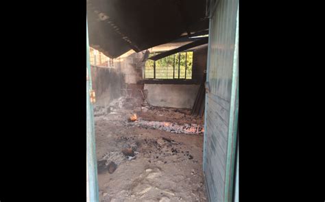 La Jornada Encapuchados Incendian Escuela En Comunidad De Oxchuc Chiapas