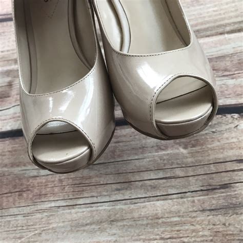 Womens GUESS Nude Patent Leather Peep Toe Platform P Gem