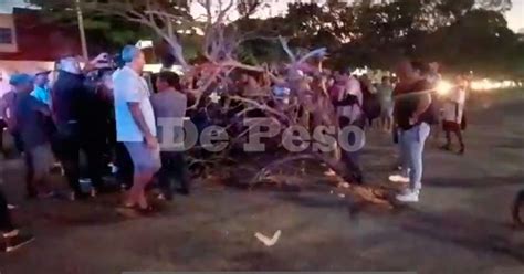 Vecinos Bloquean La Avenida Kabah Por Falta De Agua Potable