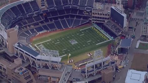 Oregon faces North Carolina for 43rd Holiday Bowl at Petco Park | cbs8.com