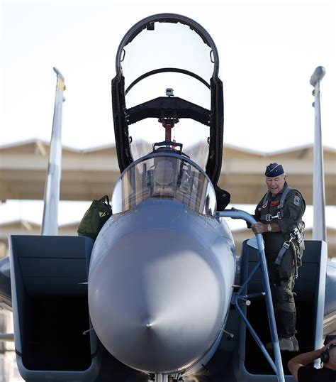 Chuck Yeager 1st To Break Sound Barrier Dies At 97 Ap News
