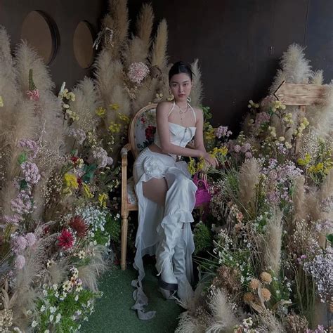 Còn mùng là hội hot girl còn tung ảnh đẹp