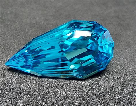 High precision cut Topaz Gemstones for Sale in Online Auctions