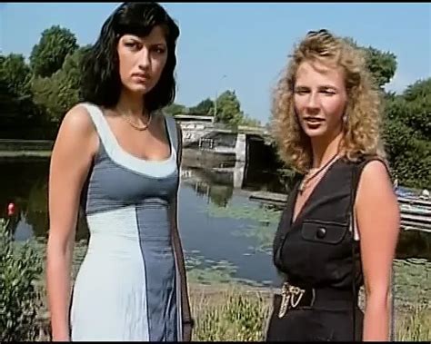 Söt tysk brud delar kuk med het blond MILF xHamster