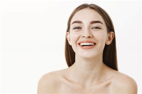 Foto De Close Up De Uma Jovem Encantadora Linda E Feliz Posando Nua