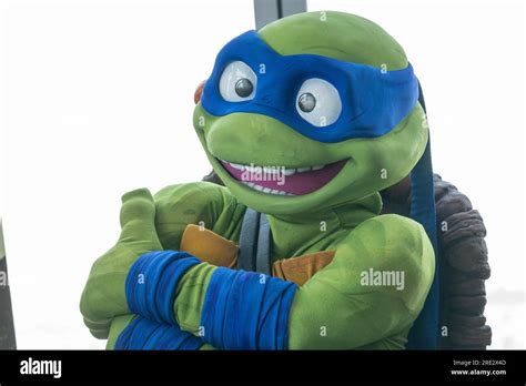 New York Usa 24th July 2023 Teenage Mutant Ninja Turtles Character Leonardo Visits One World