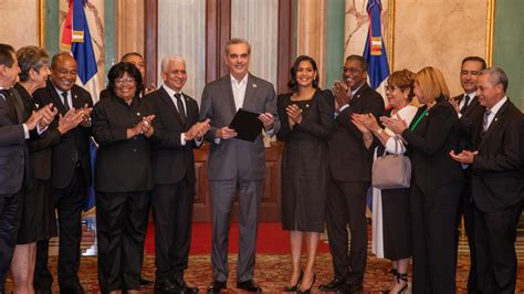 Legisladores Entregan Resolución Que Acredita A Abinader Y Raquel Peña